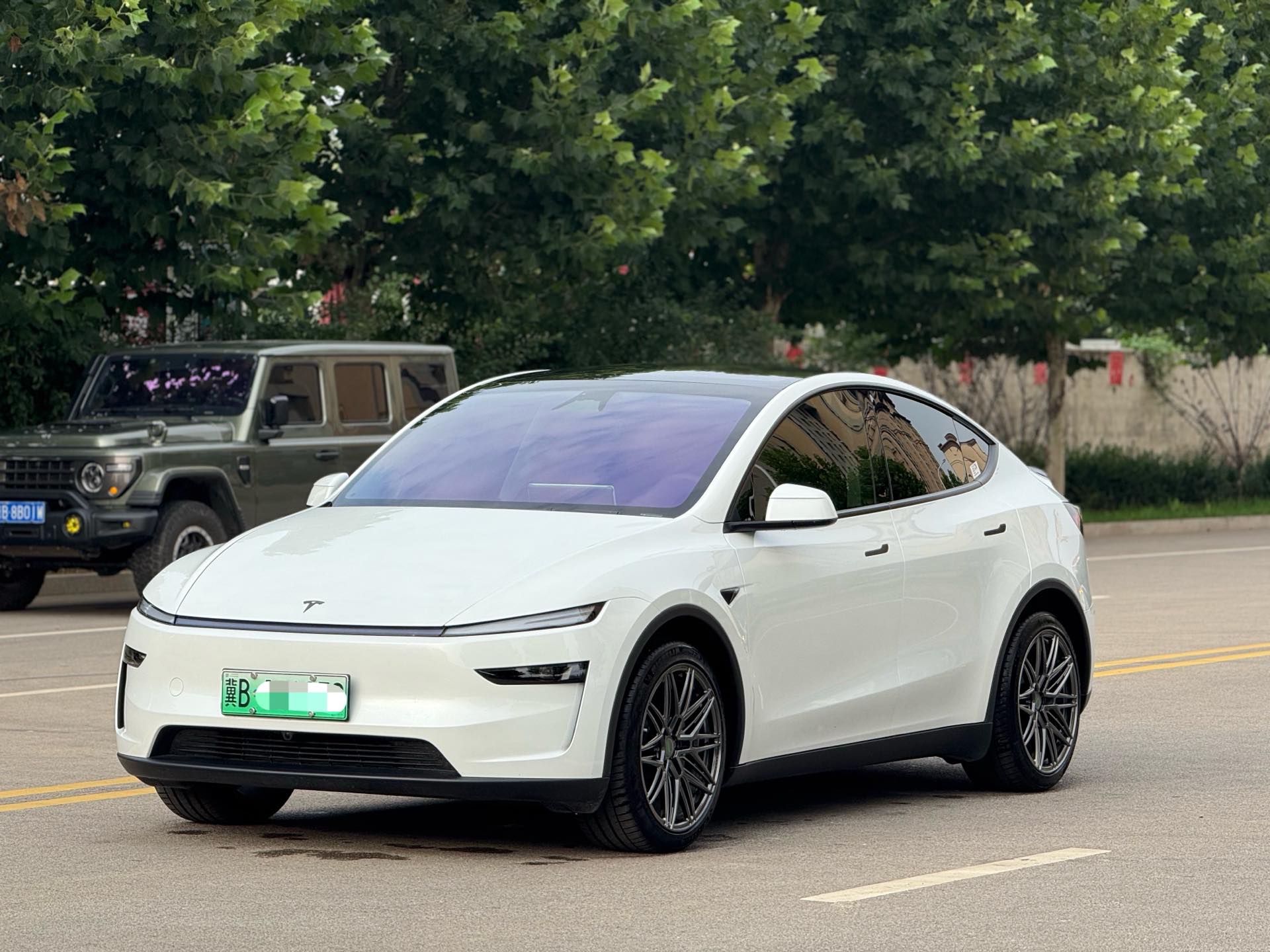 Tesla Model Y 2025 Tesla Model Y 2025 car image