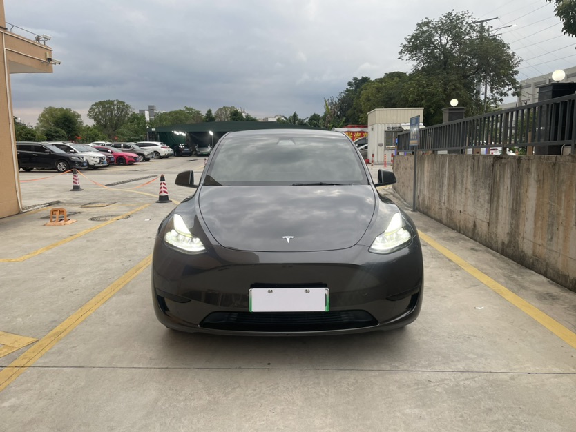 Tesla Model Y 2023 car image #2