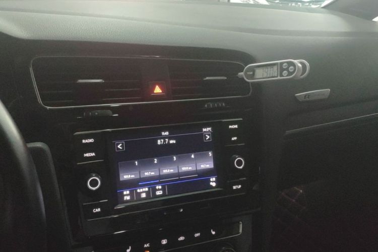 Volkswagen Golf 2018 car image #13