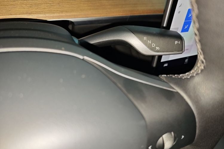 Tesla Model Y 2022 #14 Tesla Model Y 2022 car image #14