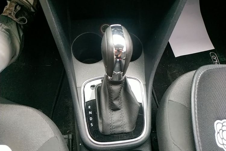 Volkswagen Polo 2016 car image #14