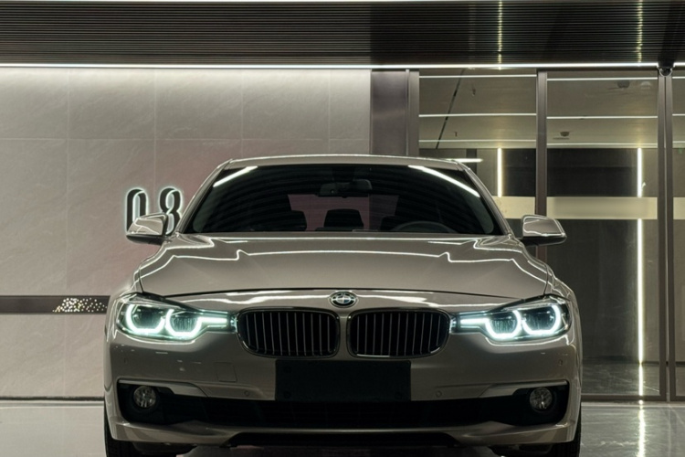 BMW 3 Series 2018 #3 BMW 3 Series 2018 car image #3