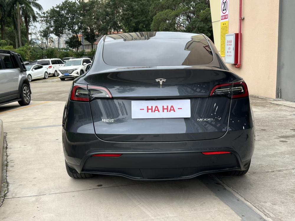 Tesla Model Y 2022 car image #4