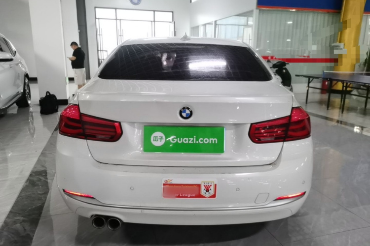 BMW 3 Series 2018 car image #6