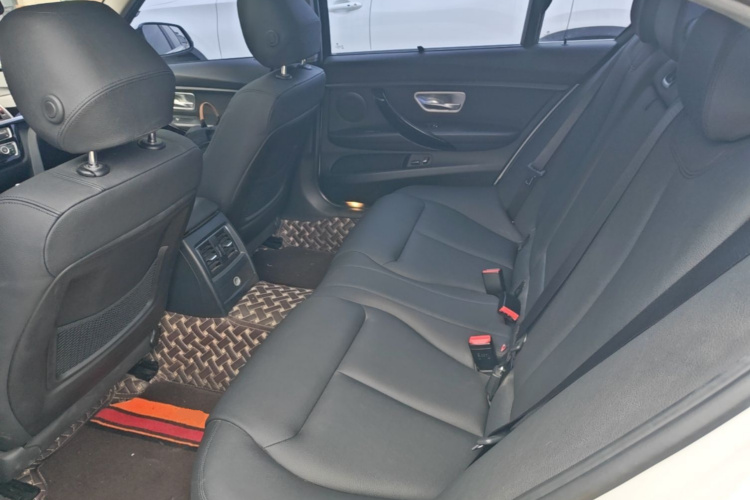 BMW 3 Series 2017 immagine di auto #13