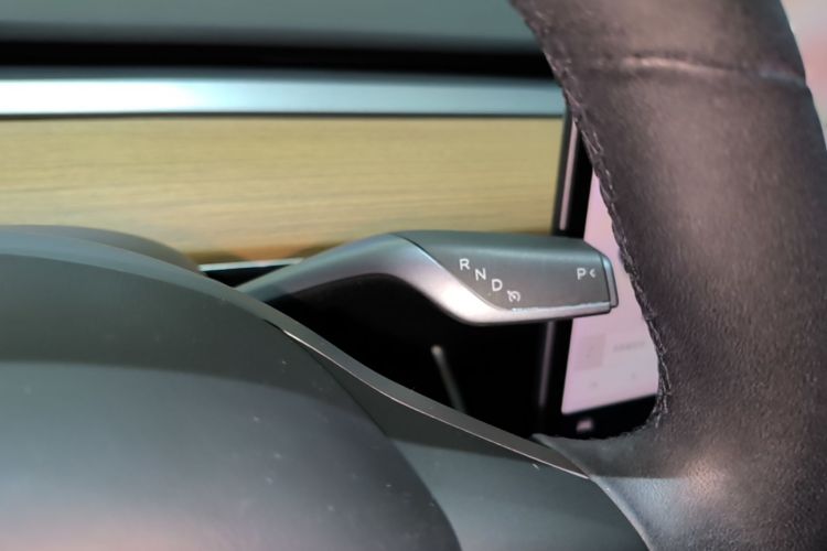 Tesla Model 3 2020 car image #18