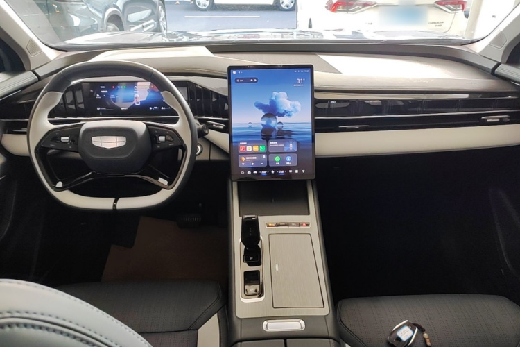 GEELY Boyue L 2025 car image #10