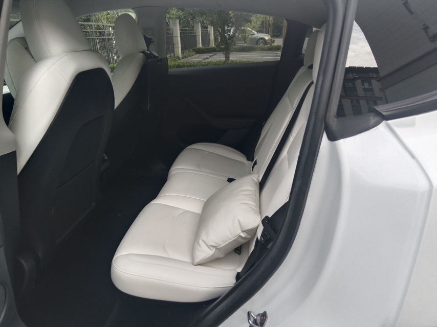 Tesla Model Y 2022 #4 Tesla Model Y 2022 car image #4
