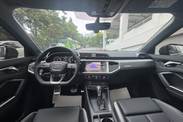 Audi Q3 2024 car image #17