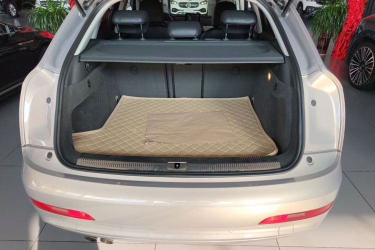Audi Q3 2015 car image #19