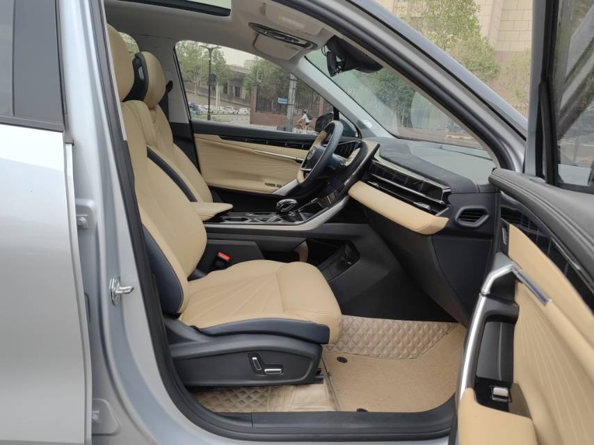 GEELY Boyue L 2023 car image #10