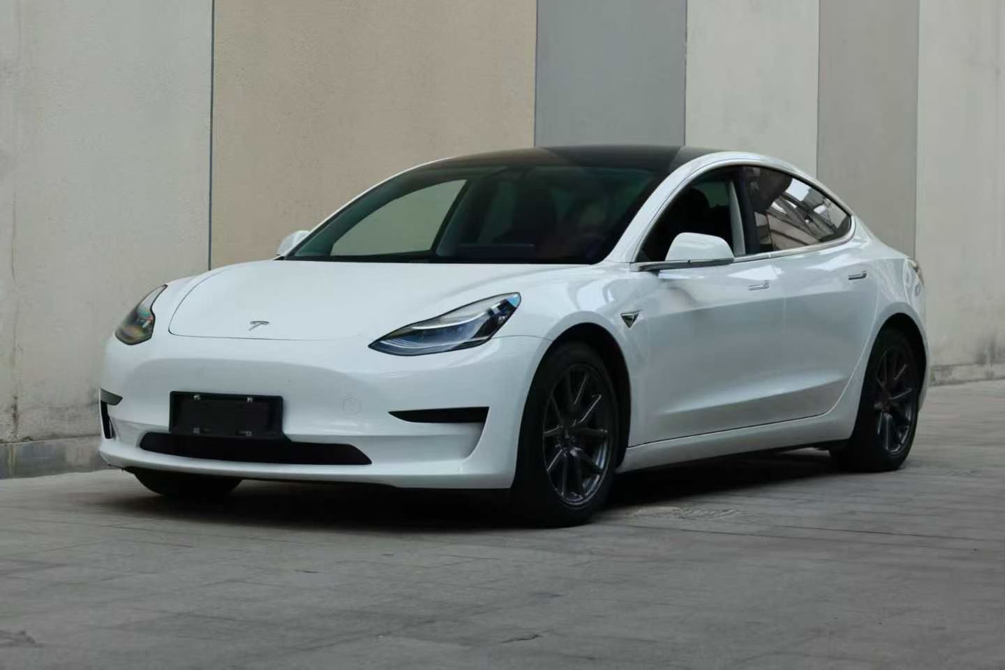 Tesla Model 3 2021 car image 