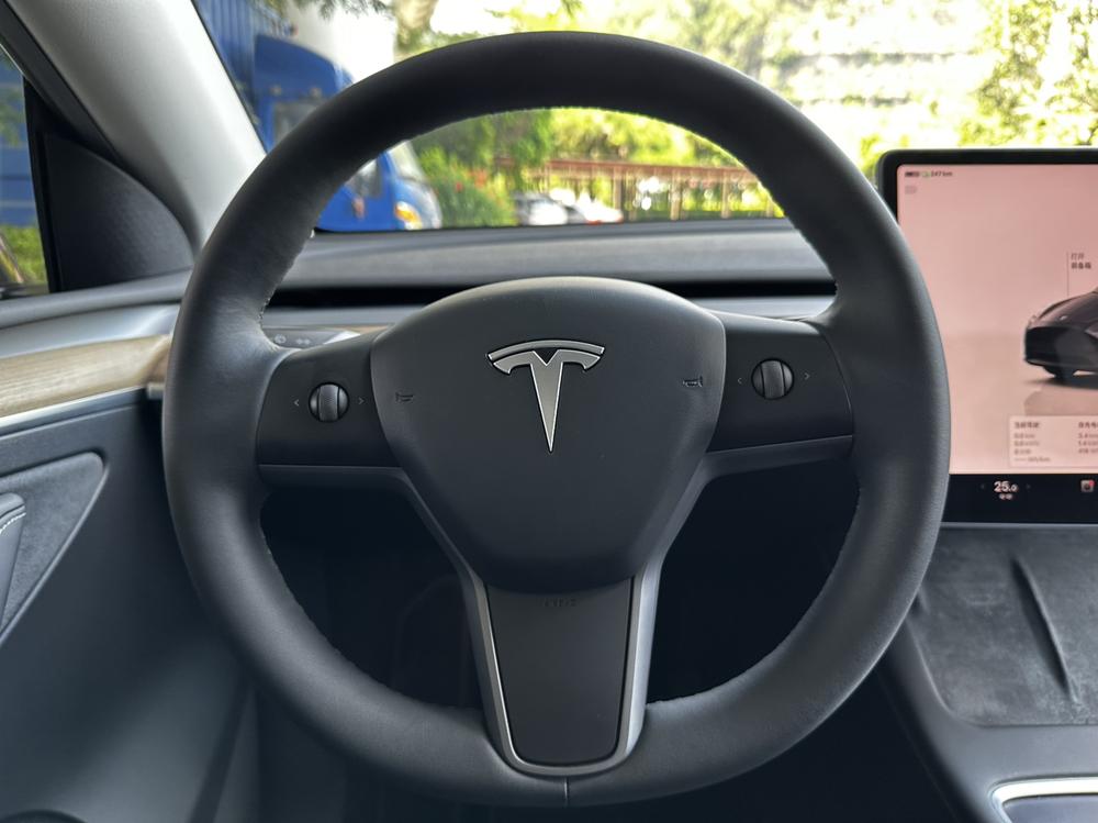 Tesla Model Y 2022 car image #10