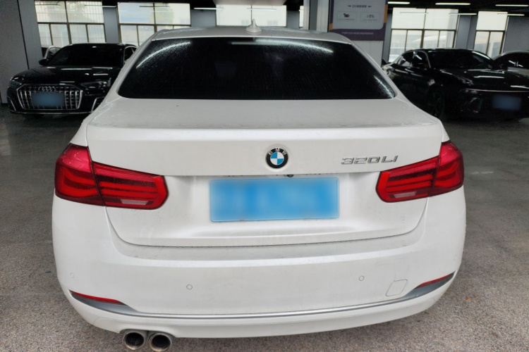 BMW 3 Series 2018 immagine di auto #6