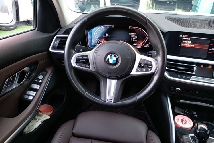 BMW 3 Series 2020 car image #11