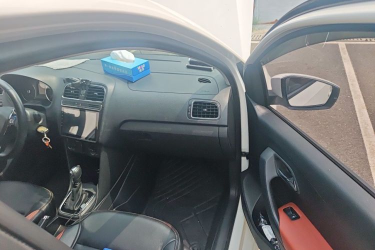 Volkswagen Polo 2018 car image #21