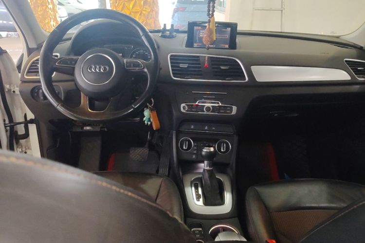 Audi Q3 2017 car image #10