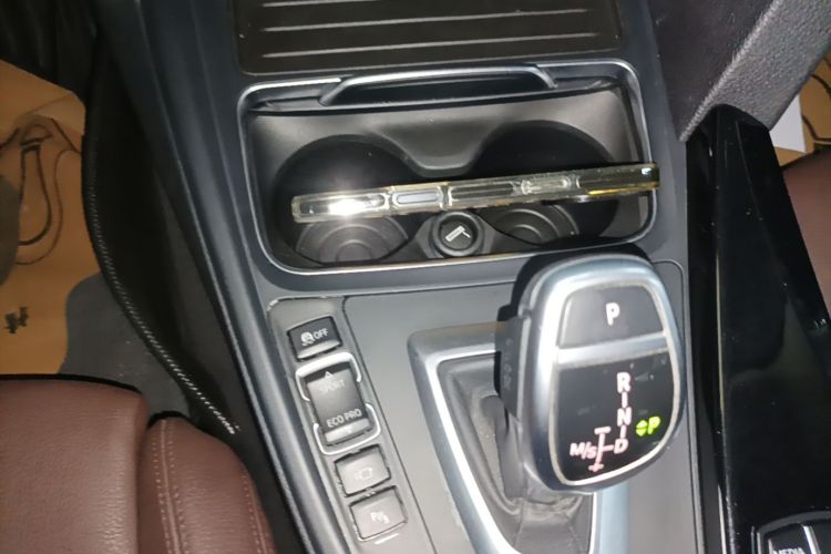 BMW 3 Series 2018 car image #14