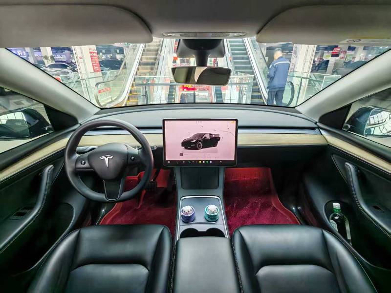 Tesla Model Y 2023 #9 Tesla Model Y 2023 car image #9