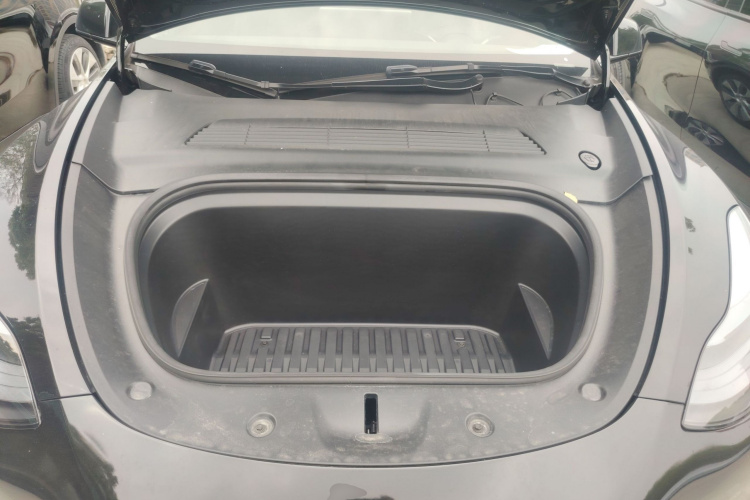 Tesla Model Y 2022 car image #20
