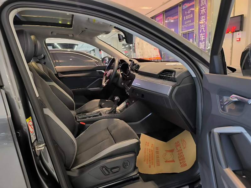 Audi Q3 2020 car image #5