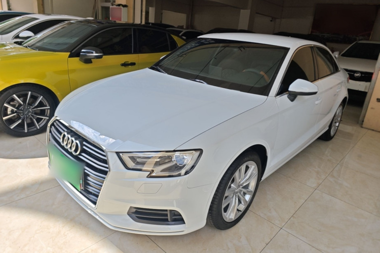 Audi A3 2018 car image #2