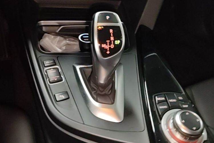 BMW 3 Series 2017 #14 BMW 3 Series 2017 car image #14