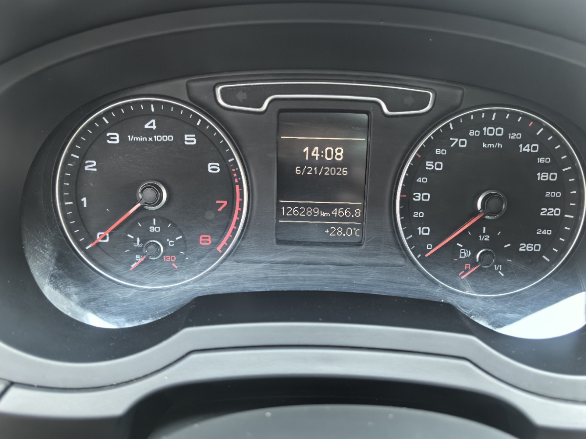 Audi Q3 2015 car image #8