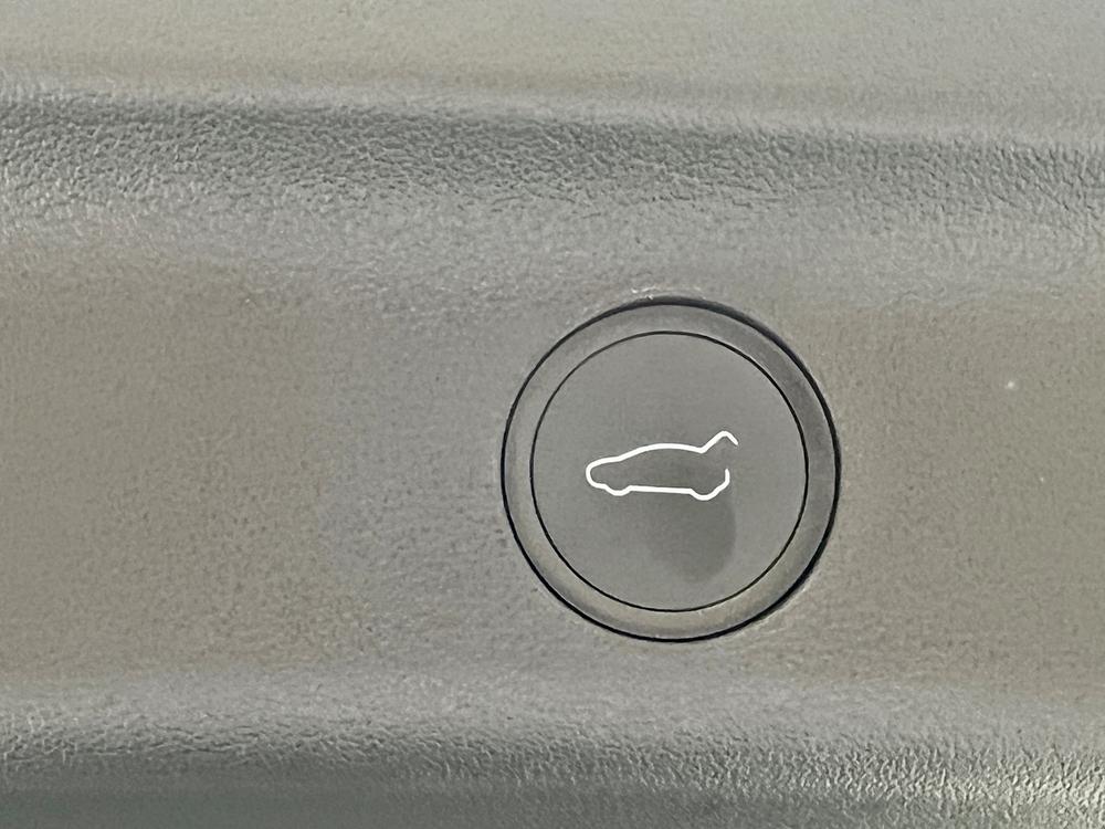 Tesla Model Y 2024 #5 Tesla Model Y 2024 car image #5