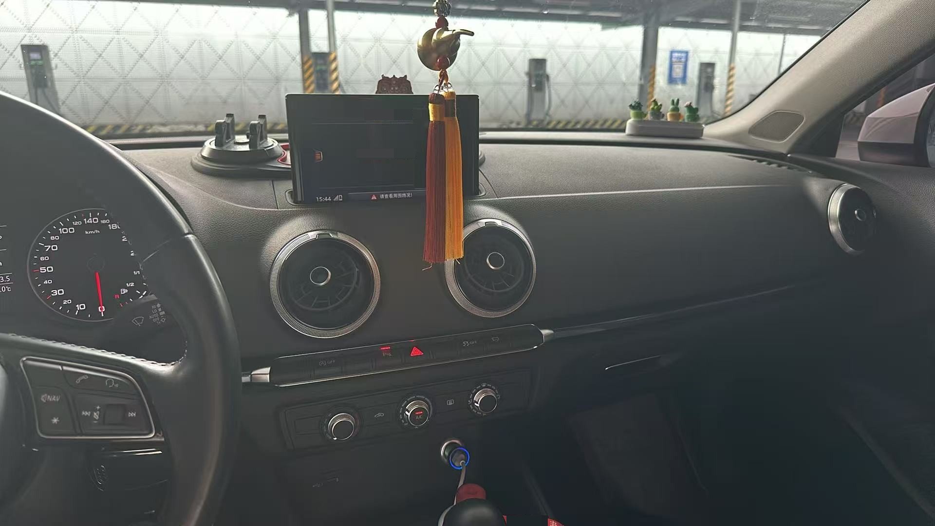 2019 car image #3