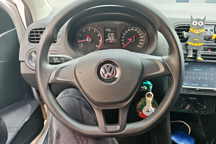 Volkswagen Polo 2016 car image #12