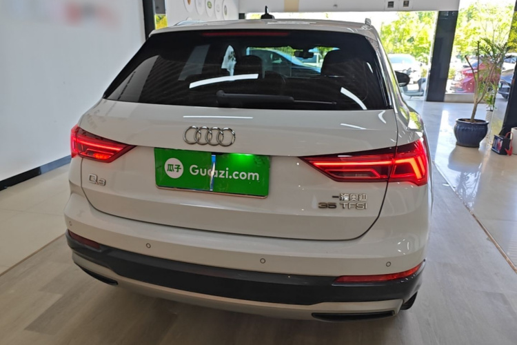 Audi Q3 2021 car image #6