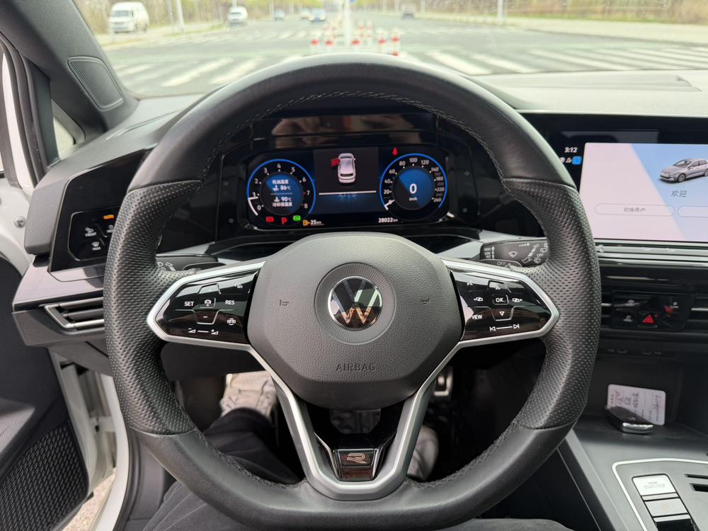 Volkswagen Golf 2022 car image #16