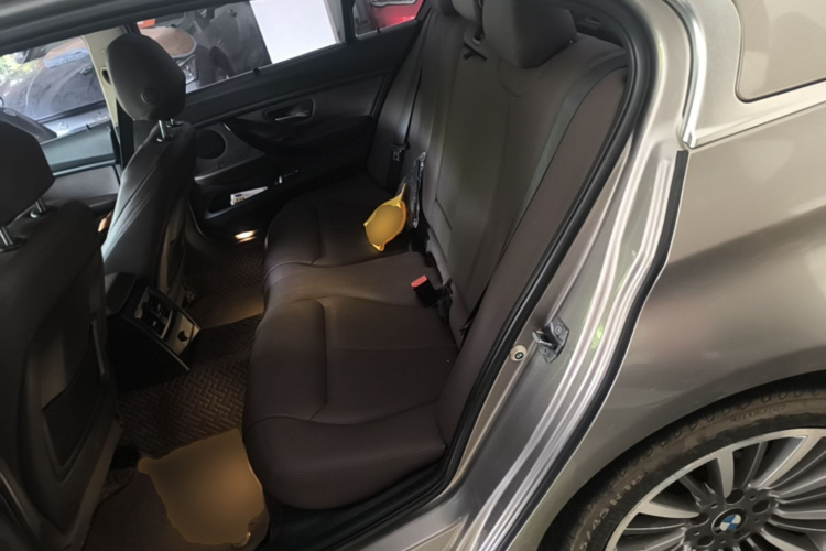 BMW 3 Series 2019 car image #17