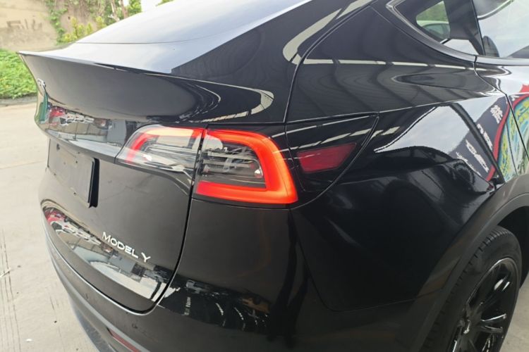 Tesla Model Y 2022 car image #8