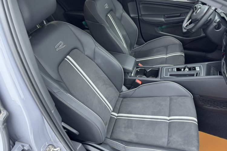 Volkswagen Golf 2021 car image #12
