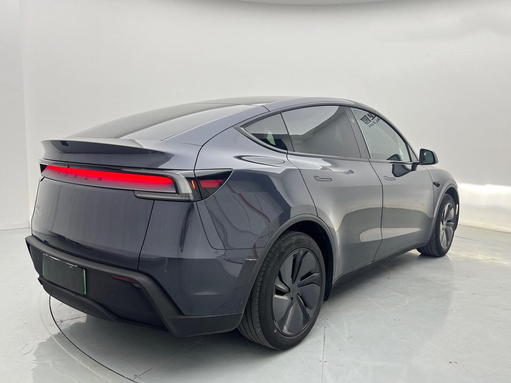 Tesla Model Y 2025 #5 Tesla Model Y 2025 car image #5