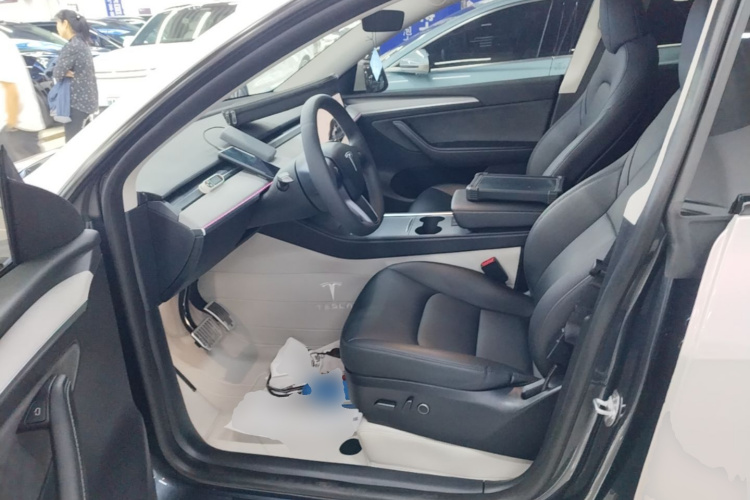 Tesla Model Y 2024 #15 Tesla Model Y 2024 car image #15