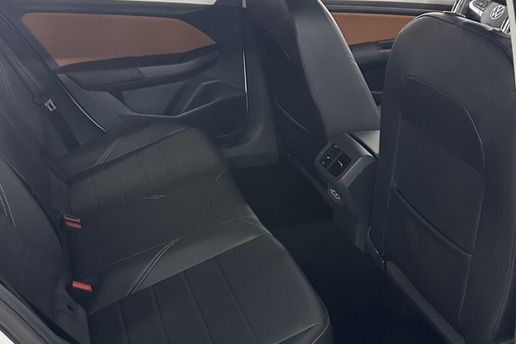 Volkswagen Bora 2023 image de voiture #17