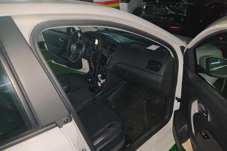 Volkswagen Polo 2016 car image #27