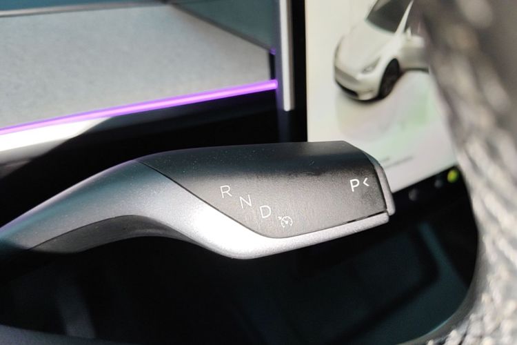 Tesla Model Y 2024 car image #14