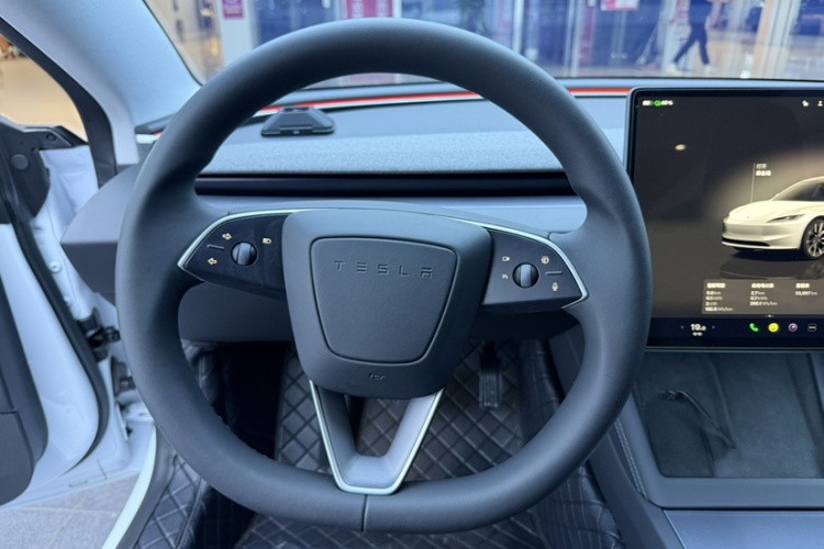 Tesla Model 3 2024 car image #13