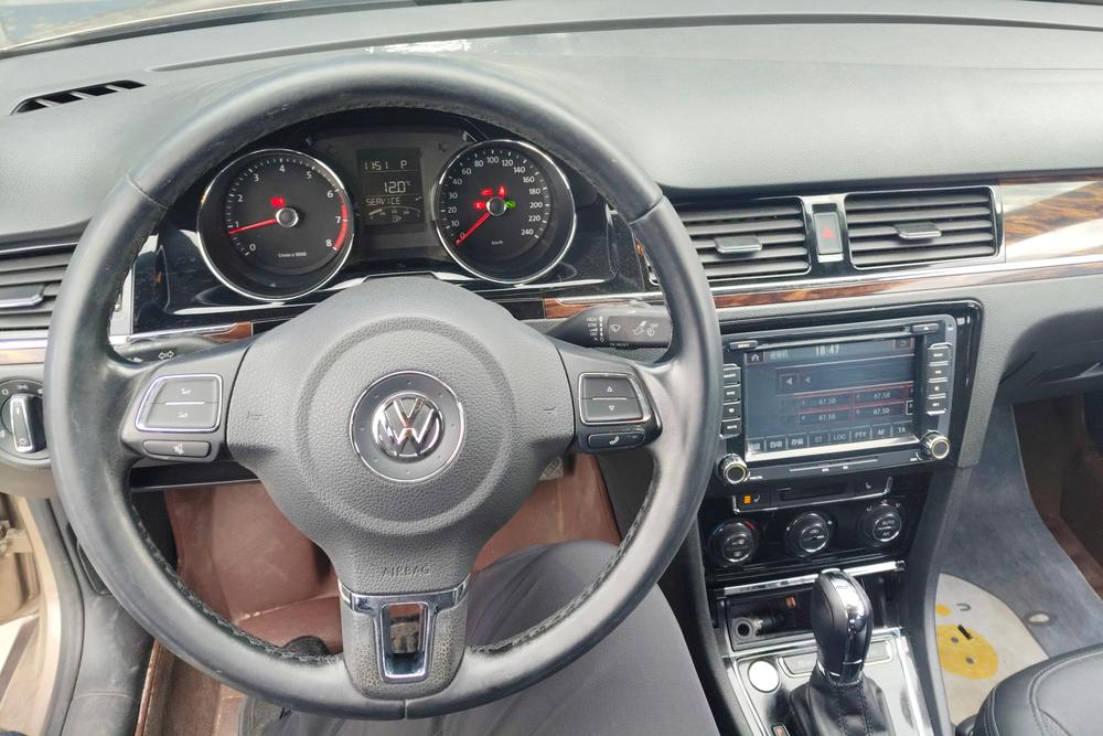 Volkswagen Bora 2016 car image #14