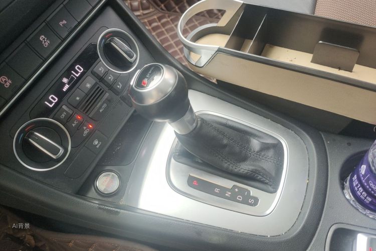 Audi Q3 2016 car image #16