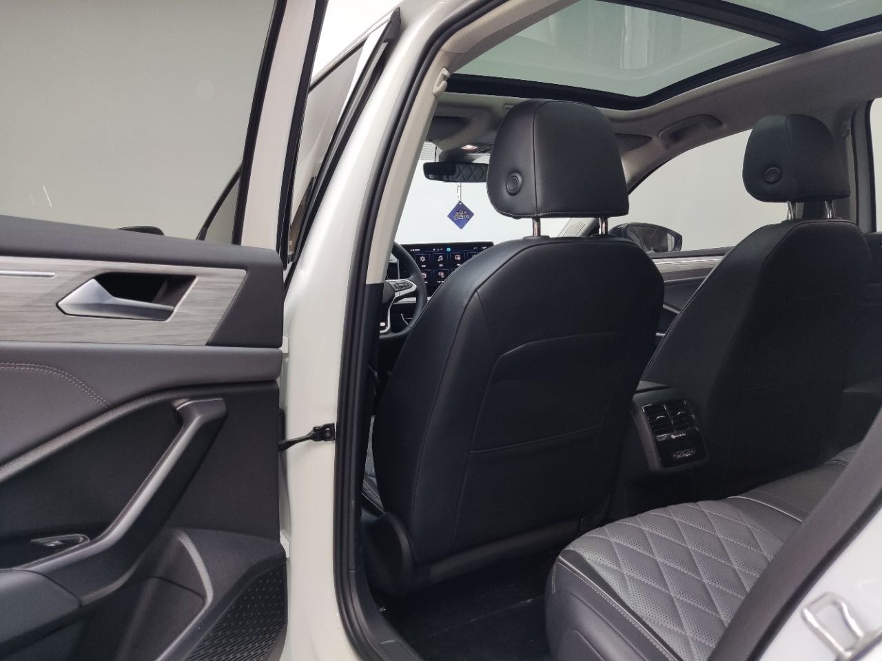 Volkswagen Sagitar 2023 car image #9