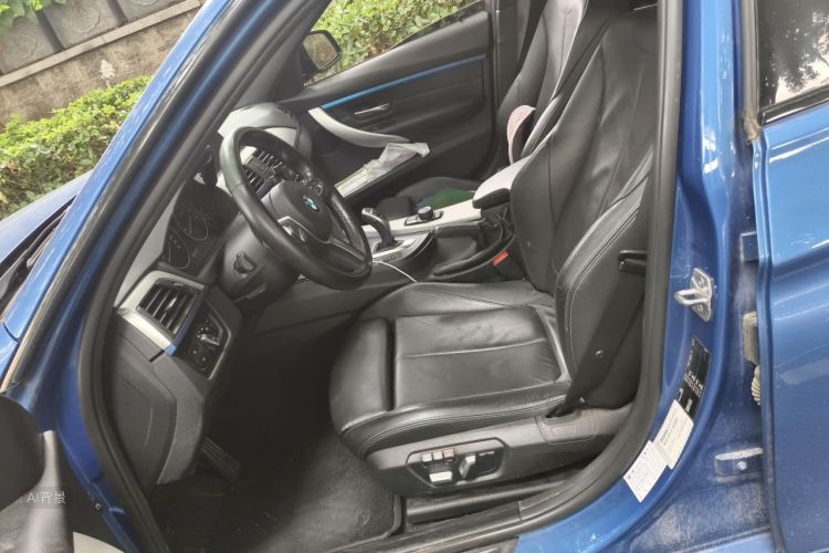 BMW 3 Series 2018 car image #17