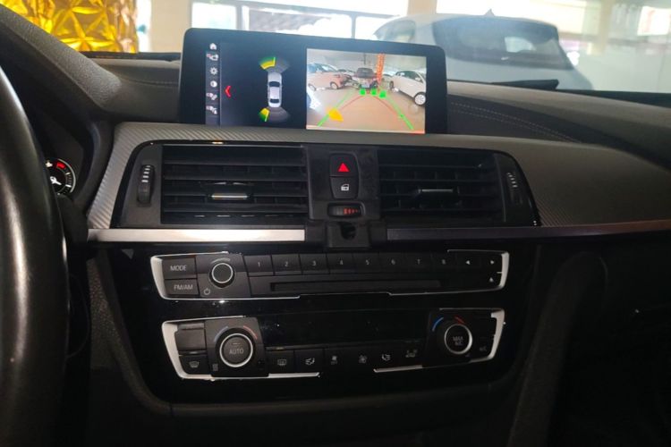 BMW 3 Series 2019 car image #13