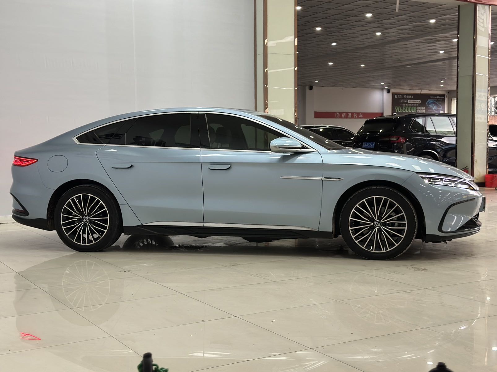 BYD Han 2023 car image #9