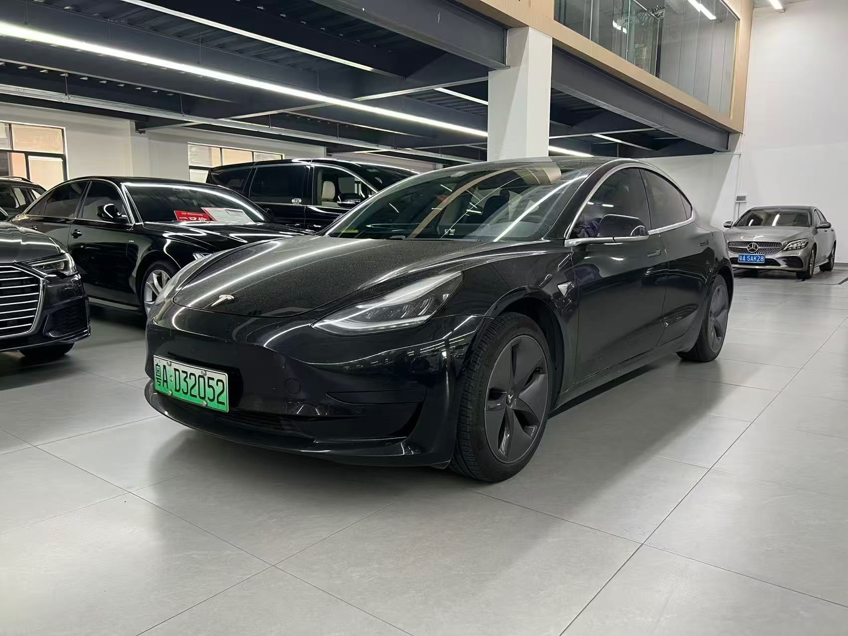 Tesla Model 3 2020 car image 