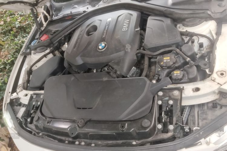 BMW 3 Series 2018 car image #22